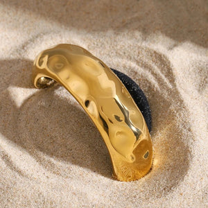 Hammered Arch Pony Cuff - Hypoallergenic 18k Gold Hair Accessory for Elegant Hairstyles