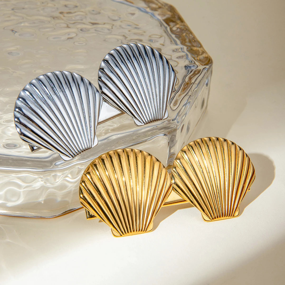 Laguna Gold Seashell Hair Clip – Waterproof, Hypoallergenic Hair Accessory