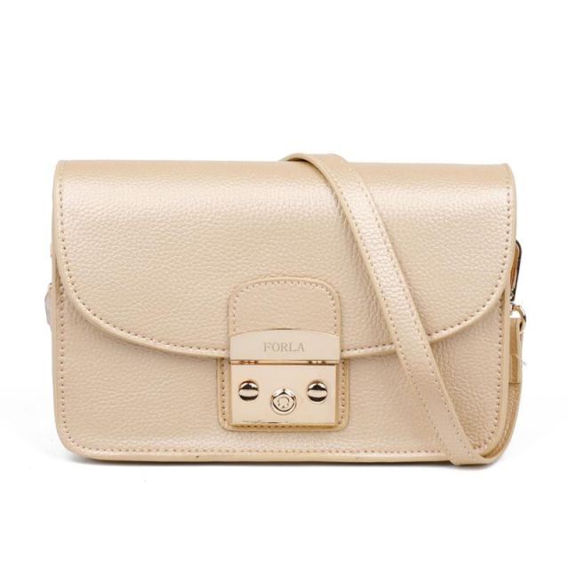 Alligator Pattern Leather Chain Bag