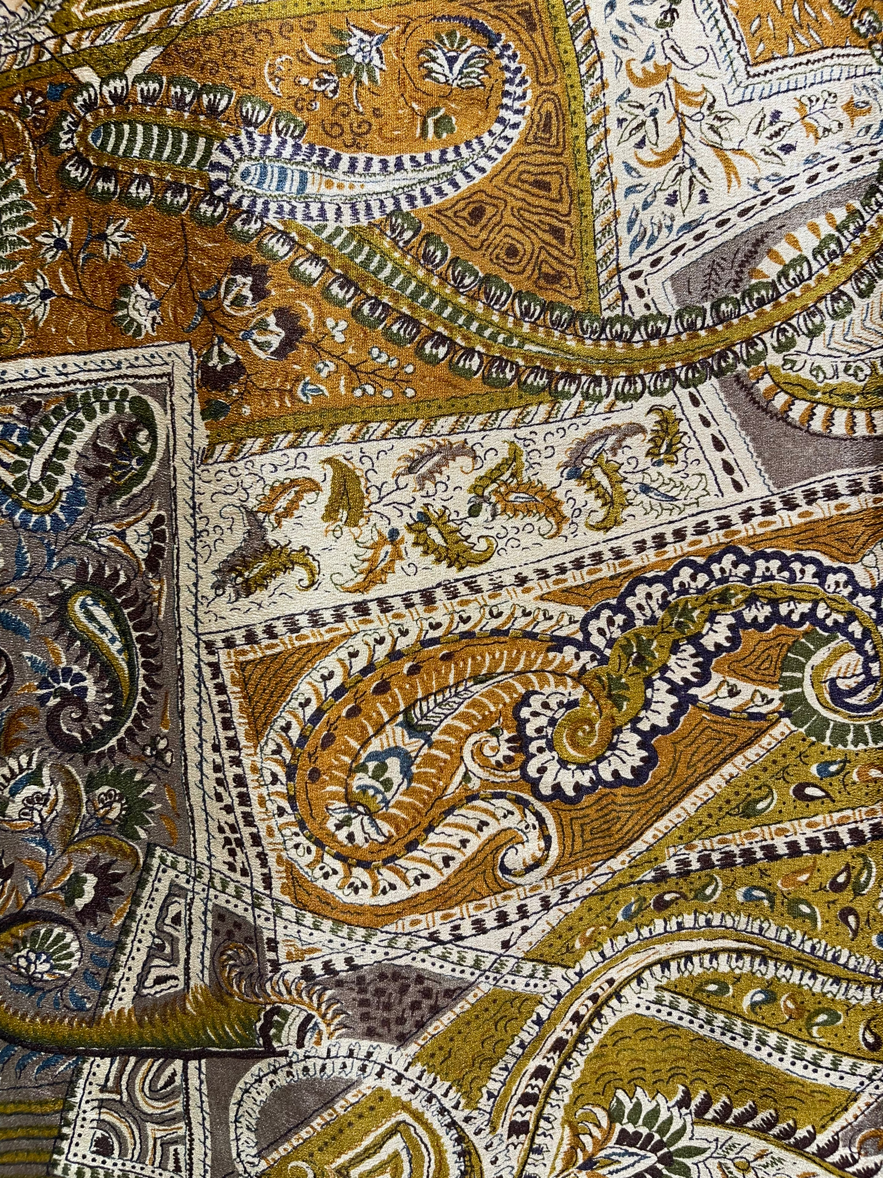 FINAL SALE PRC1926 Great Green Macaw Nirvana Pure Silk Boxy Top