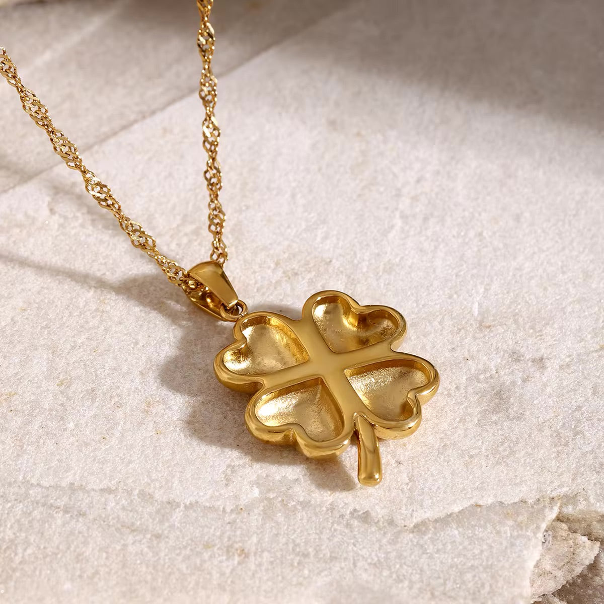 Minimalist 18k Gold Clover Necklace for Women – Hypoallergenic, Waterproof Everyday Jewelry