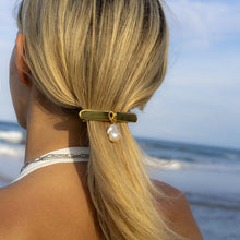 Load image into Gallery viewer, Mirajane Pearl Hair Clip – 18k Gold-Plated Stainless Steel with Freshwater Pearl
