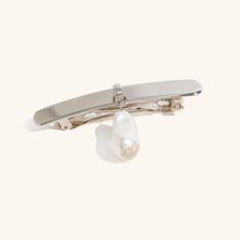 Load image into Gallery viewer, Mirajane Pearl Hair Clip – 18k Gold-Plated Stainless Steel with Freshwater Pearl
