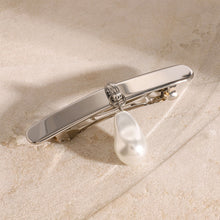 Load image into Gallery viewer, Mirajane Pearl Hair Clip – 18k Gold-Plated Stainless Steel with Freshwater Pearl
