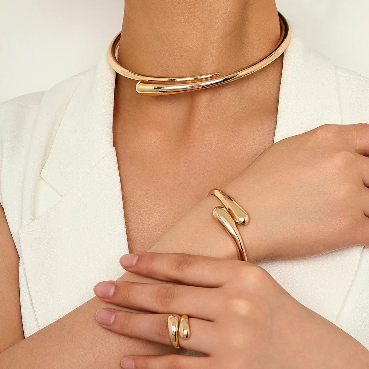 Modern Wrap Choker Necklace, Bracelet, and Ring Set in Gold and Silver – Elegant Jewelry Collection