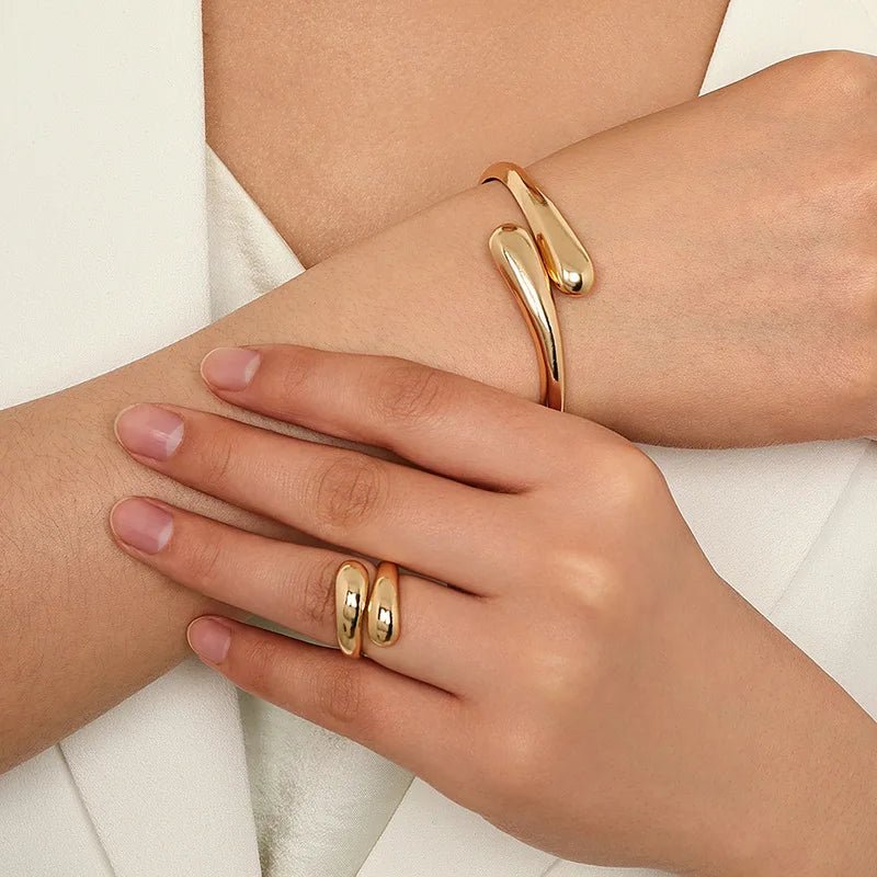 Modern Wrap Choker Necklace, Bracelet, and Ring Set in Gold and Silver – Elegant Jewelry Collection