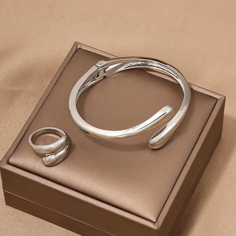 Modern Wrap Choker Necklace, Bracelet, and Ring Set in Gold and Silver – Elegant Jewelry Collection
