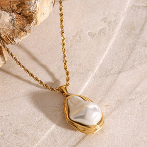 Mother of Pearl Pendant Necklace in Gold Setting – Waterproof and Hypoallergenic Jewelry