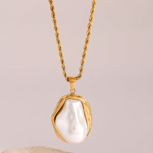 Mother of Pearl Pendant Necklace in Gold Setting – Waterproof and Hypoallergenic Jewelry