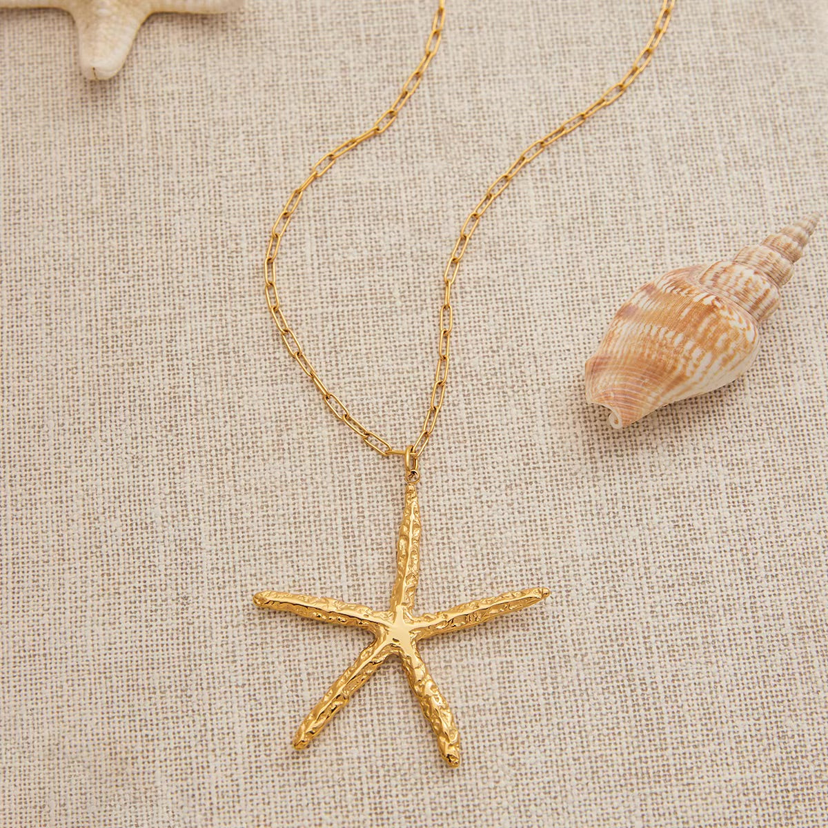 Oversized Starfish Necklace in 18k Gold-Plated Stainless Steel – Waterproof, Hypoallergenic, 30-Inch Adjustable Length