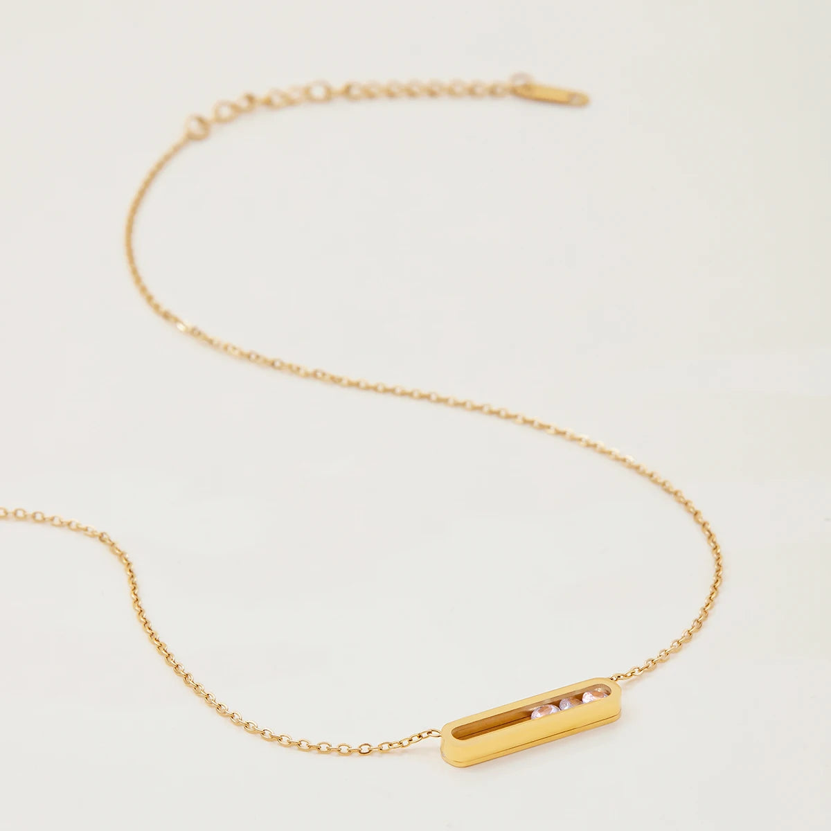 Sculpted Gold Pendant Necklace with Hypoallergenic Gold Chain – Minimalist Jewelry for Everyday Wear