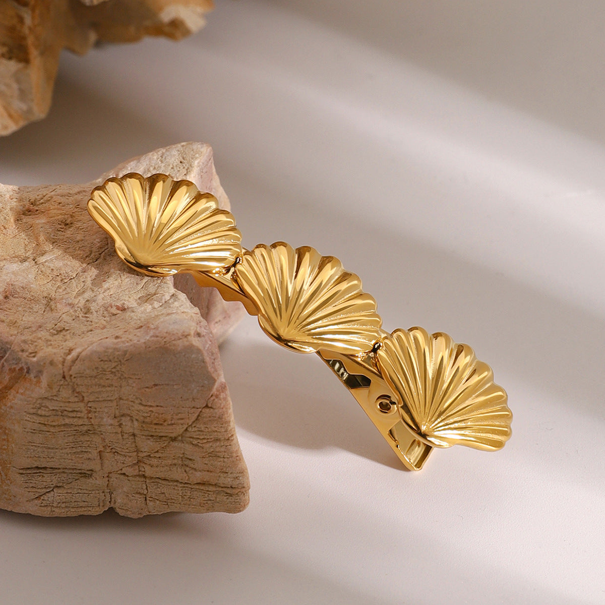 Seashell Gold Hair Clip – Hypoallergenic, Waterproof, and Stylish Ocean-Inspired Accessory
