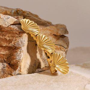 Seashell Gold Hair Clip – Hypoallergenic, Waterproof, and Stylish Ocean-Inspired Accessory