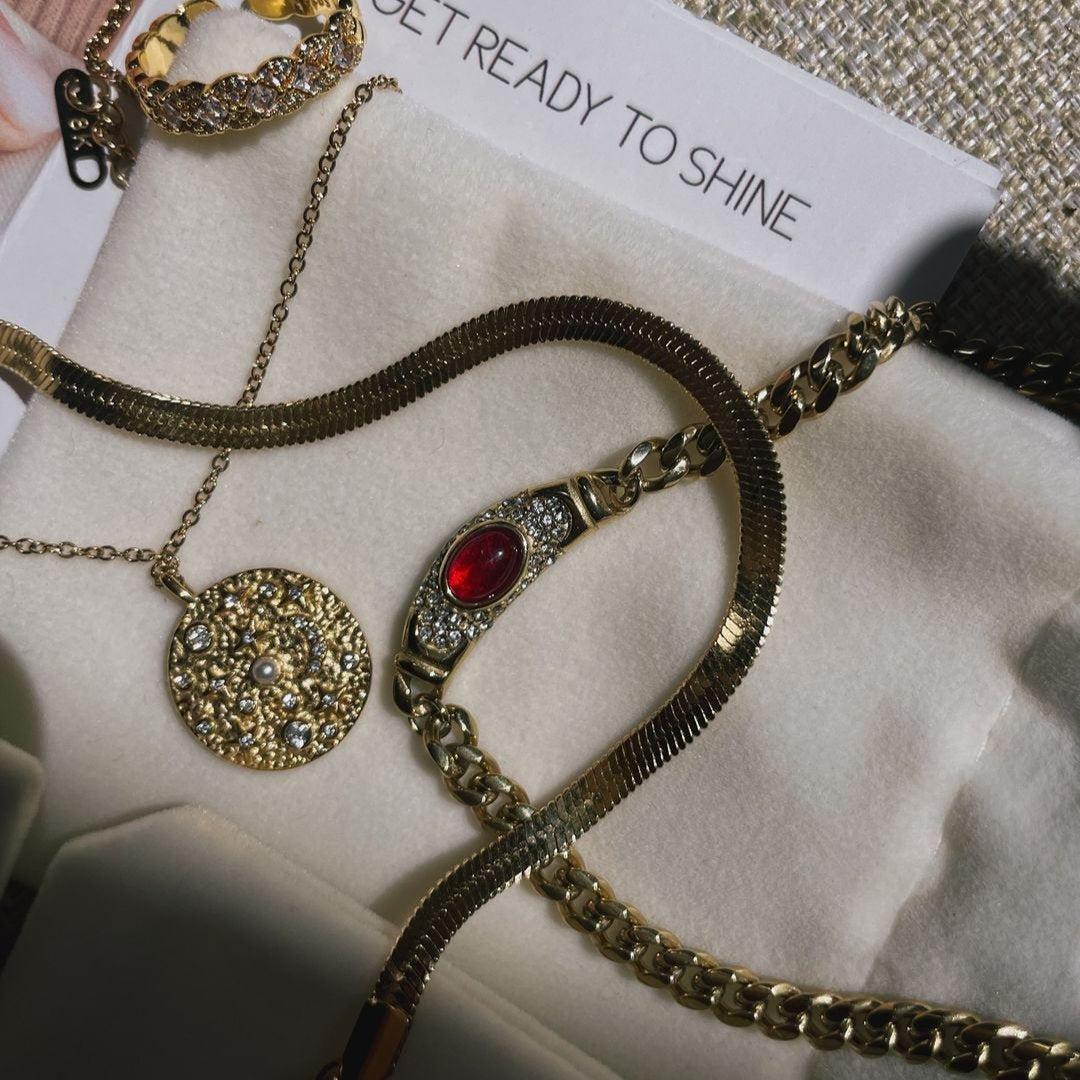 Vintage-Inspired Necklace with Gemstone Simulant Pendant