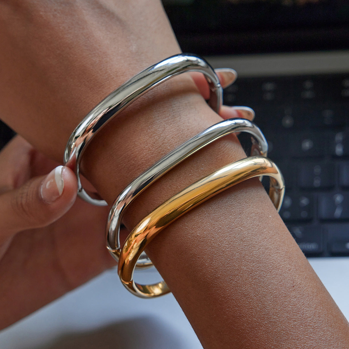 Women's Gold Bracelet Stainless Steel Hypoallergenic Modern Design