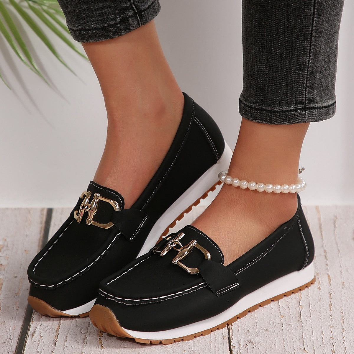 Women's Slip-On Platform Sneakers with Chain Detail – Casual Moc Toe Design