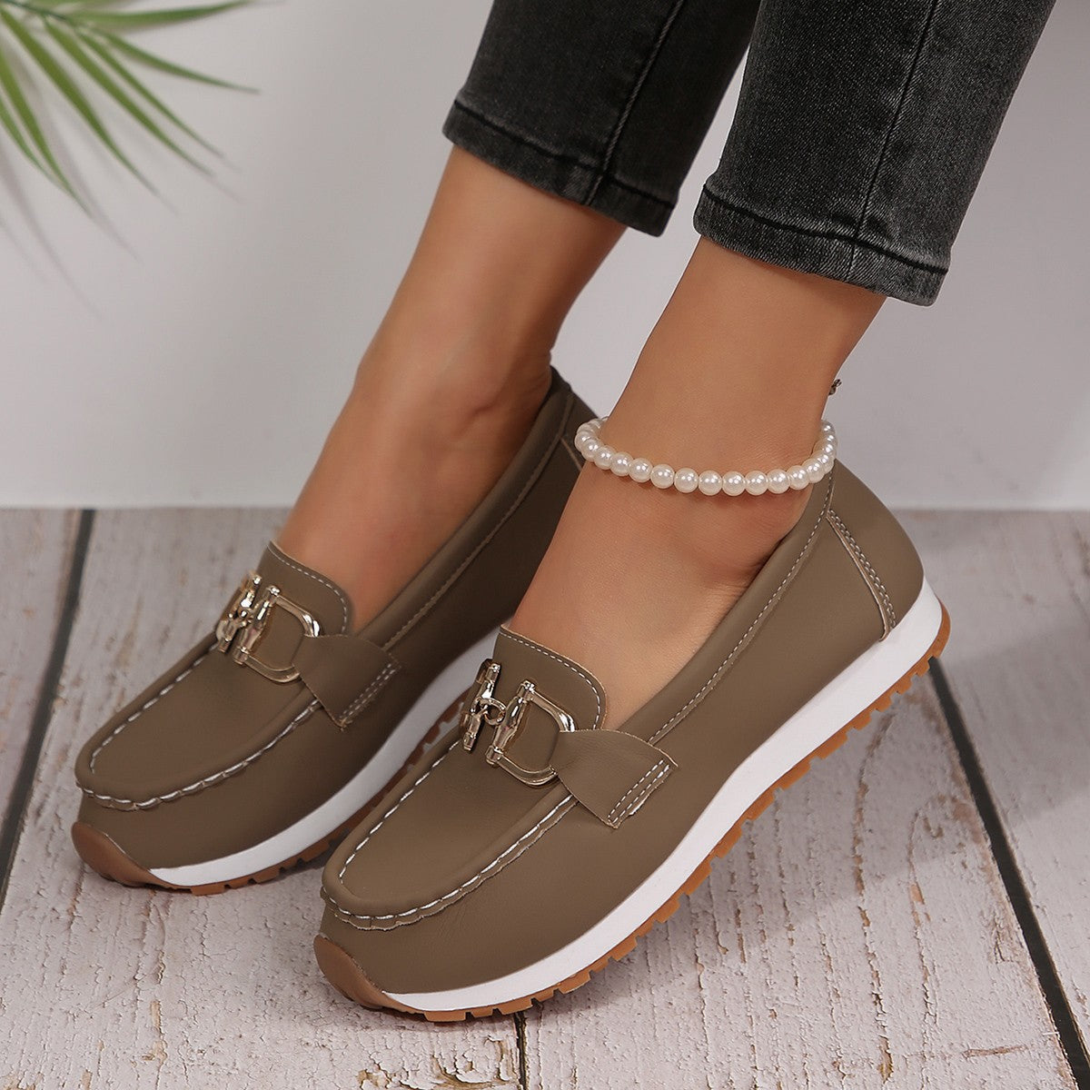 Women's Slip-On Platform Sneakers with Chain Detail – Casual Moc Toe Design