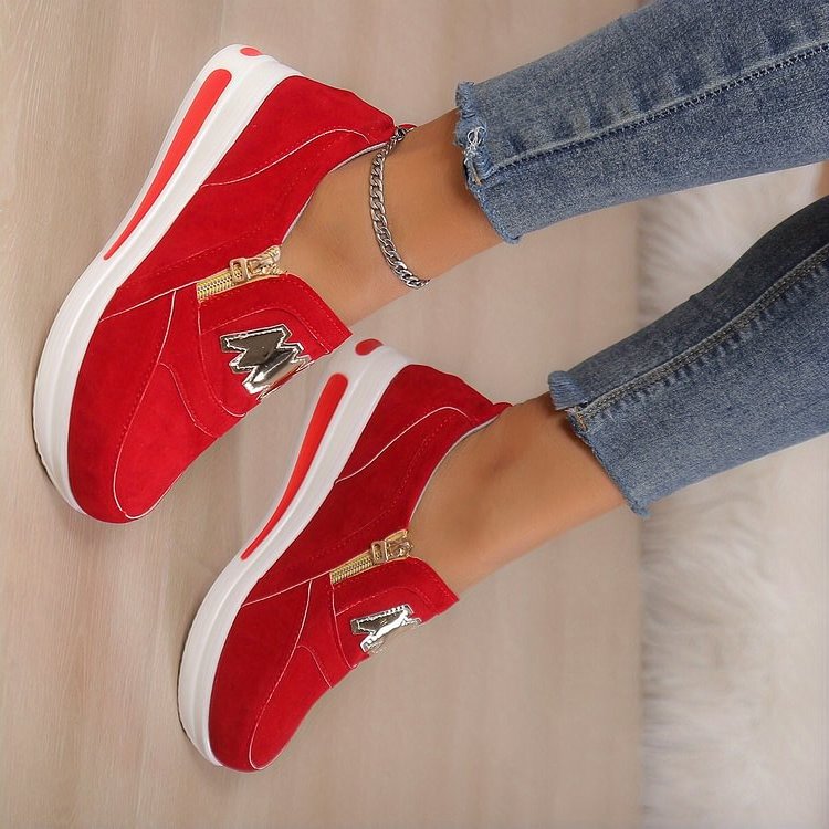 Women's Slip-On Sneakers – Trendy Canvas Shoes with Comfortable Fit for Casual Outings