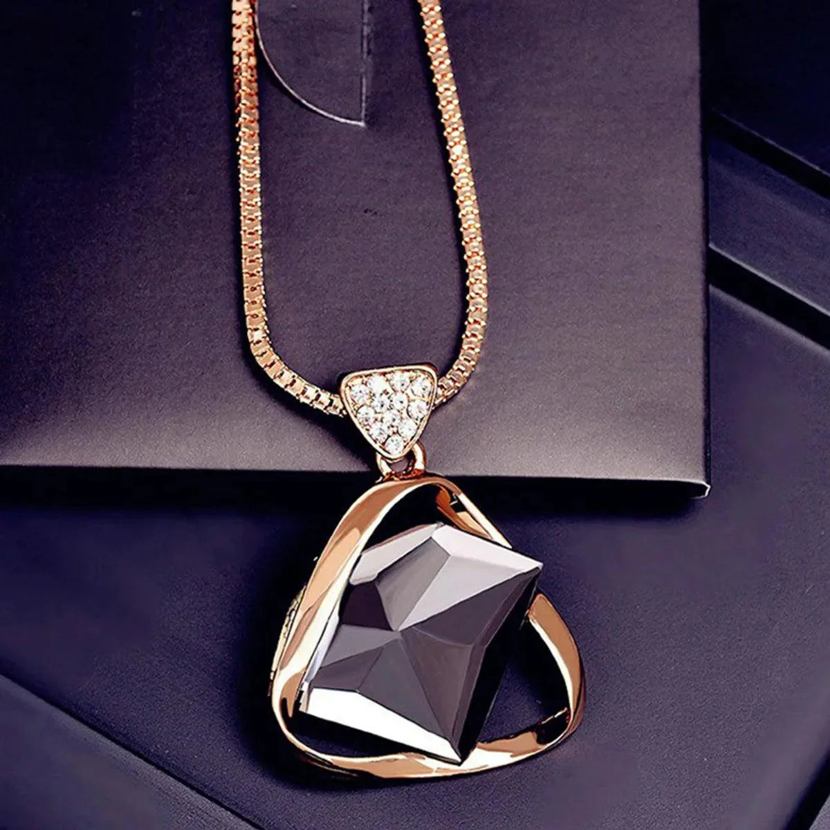 Women's Solid Color Sweater Chain with Rhinestone Inlay – Durable Alloy Streetwear Accessory