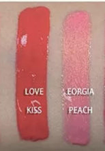 Load image into Gallery viewer, Lipgloss with led light and mirror - Bianca's hair and beauty supply
