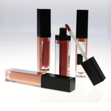 Load image into Gallery viewer, Lipgloss with led light and mirror - Bianca's hair and beauty supply
