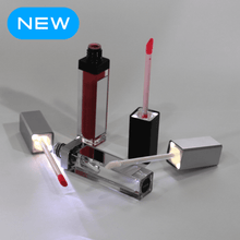 Load image into Gallery viewer, Lipgloss with led light and mirror - Bianca's hair and beauty supply
